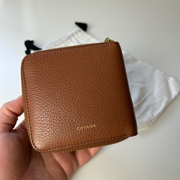 Cuyana Handbags - Cuyana small classic zip around wallet caramel/blush pebbled leather